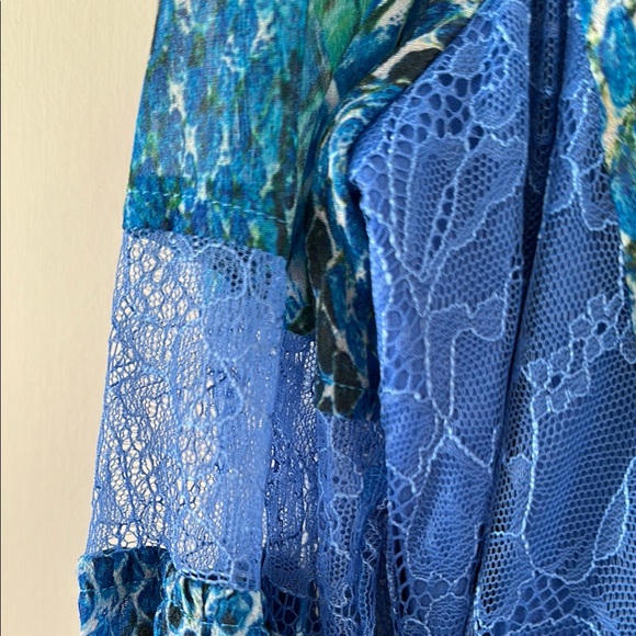 Elegant Blue and Green Patterned Dress - Picture 3 of 7